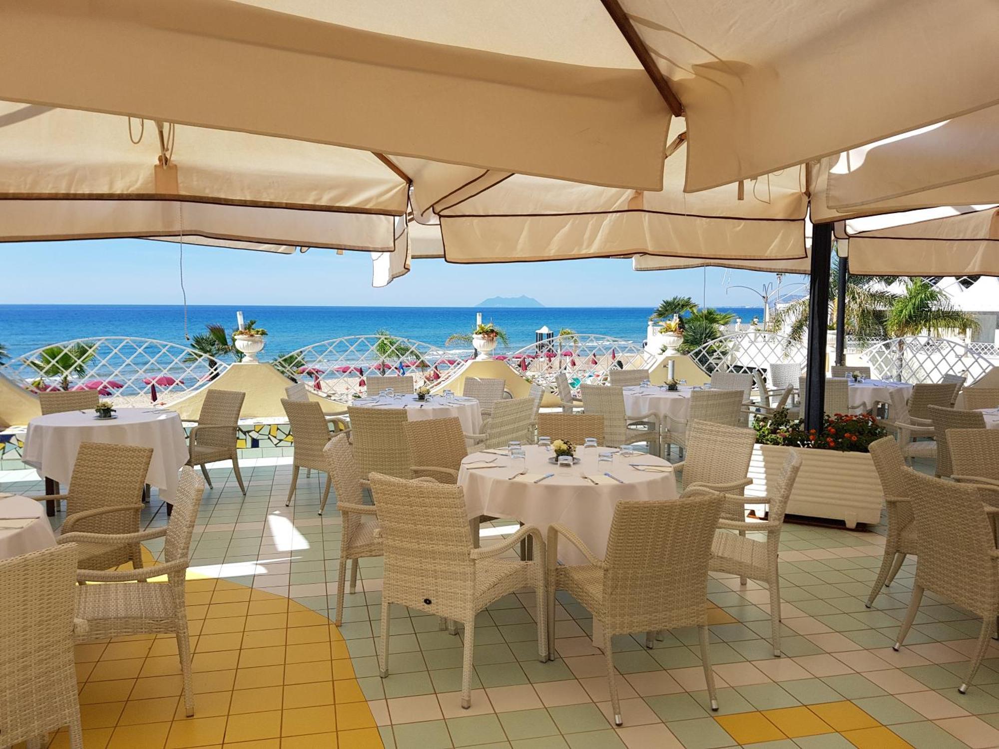 Hotel La Playa Sperlonga Exteriör bild